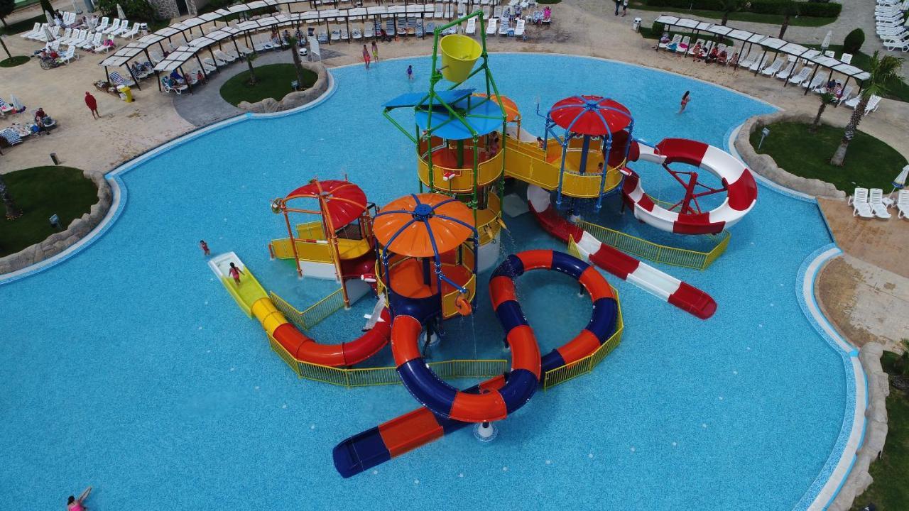 Aqua Nevis Hotel & Aqua Park Сонячний Берег Екстер'єр фото