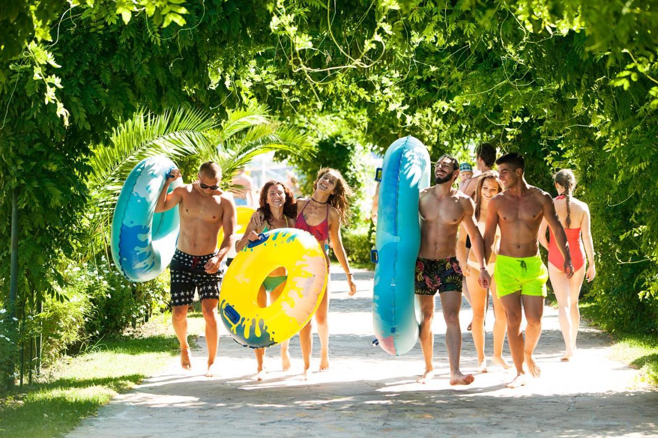 Aqua Nevis Hotel & Aqua Park Сонячний Берег Екстер'єр фото